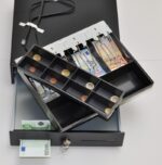 Peňažná zásuvka MK-330 12V čierna/biela – Obrázok 3